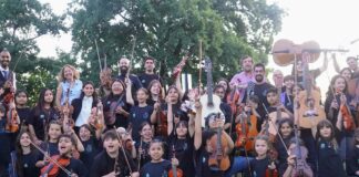 La Orquesta Escuela de Mercedes cerró su año con un emotivo recital al aire libre