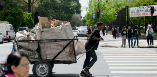 La canasta básica subió 2,3% en febrero: ¿cuánto necesitó una familia para no ser pobre?