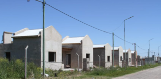 La Provincia lanzó un plan para reactivar 16.000 viviendas paralizadas por Nación