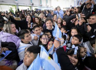 Kicillof entregó patrulleros y motos para fortalecer la seguridad en Florencio Varela