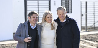 Kicillof y Magario entregaron 110 viviendas a familias de Berazategui