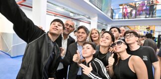 Kicillof dio inicio al ciclo lectivo del nivel secundario en una Escuela Técnica de Avellaneda