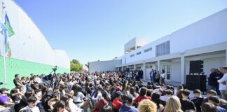 Kicillof inauguró el nuevo edificio de la Escuela Secundaria N°8 en Ensenada