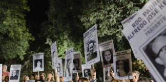 Vigilia por la memoria: 50 años de memoria en Plaza San Martín
