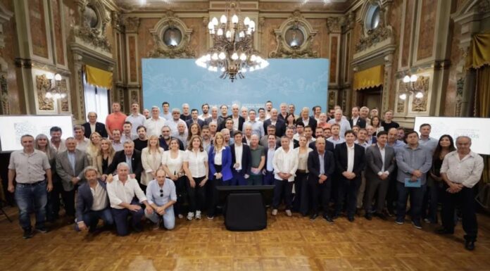 Ustarroz se reunión junto a Intendentes con el gobernador Kicillof