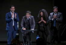 Kicillof entregó 299 escrituras gratuitas a familias de Dolores