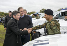 Kicillof inauguró dos bases policiales y entregó patrulleros para fortalecer la seguridad