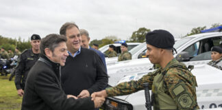 Kicillof inauguró dos bases policiales y entregó patrulleros para fortalecer la seguridad