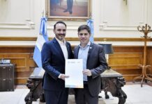 Kicillof suscribió convenios de cooperación con el gobernador Juan Pablo Valdés