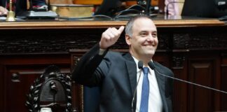 Adorni dijo que cometió el «error de haber ahorrado en negro» junto con su esposa