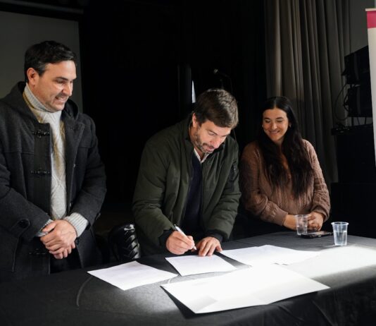 Ustarroz firmó un convenio clave con el IPAC