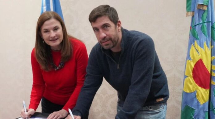 Ustarroz y la ministra Díaz firmaron convenios