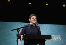 Kicillof entregó escrituras gratuitas a familias de Chascomús