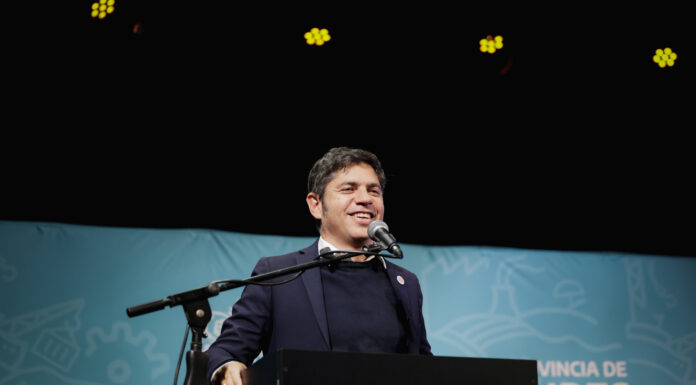 Kicillof entregó escrituras gratuitas a familias de Chascomús