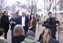 Kicillof entregó viviendas a familias de General La Madrid