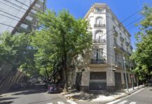Embargan el departamento de San José 1111 donde CFK cumple prisión domiciliaria