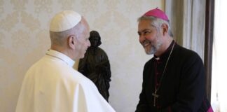 El arzobispo de Mercedes-Luján rezó en la tumba del Papa Francisco y se reunió con León XIV