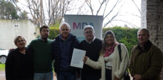 Ustarroz y el ministro Javier Rodríguez encabezaron la Mesa Frutícola Provincial