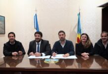 Ustarroz y Mena firmaron el acuerdo de cooperación con los talleres de la Unidad N° 5