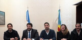Ustarroz y Mena firmaron el acuerdo de cooperación con los talleres de la Unidad N° 5